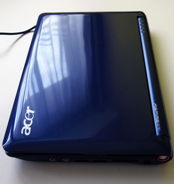 Cover blu sull'Acer Aspire One di prima generazione