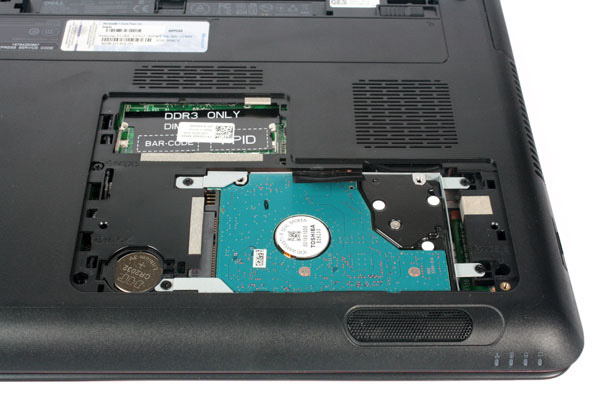 Slot di memoria e hard disk nel vano sul fondo