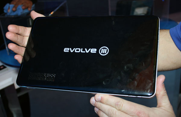 Cover dello slate Evolve III con Meego, Android e Windows