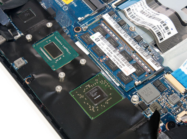 Il processore Intel Core i5-3317U affiancato dalla GPU AMD Radeon HD 7670M