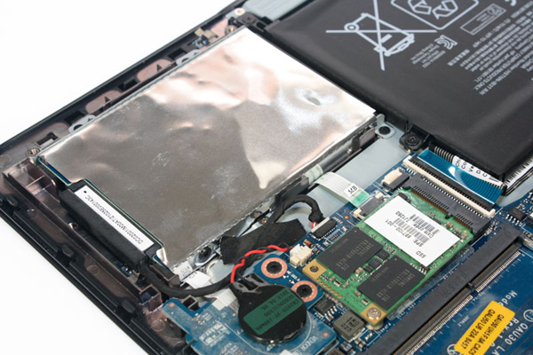Un SSD mSATA ed un hard disk magnetico SATA compongono la soluzione di storage