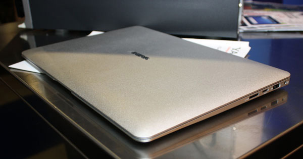 Yashi notebook alluminio chiuso