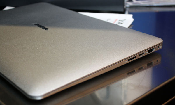 Yashi notebook alluminio dettaglio