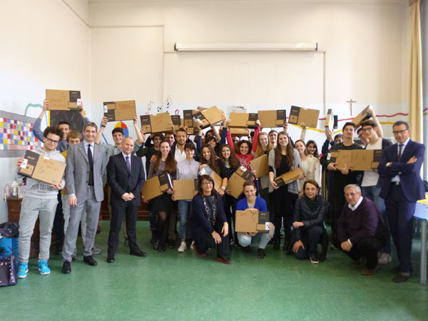Acer dona 27 Travelmate P2 al Liceo Gioia di Piacenza