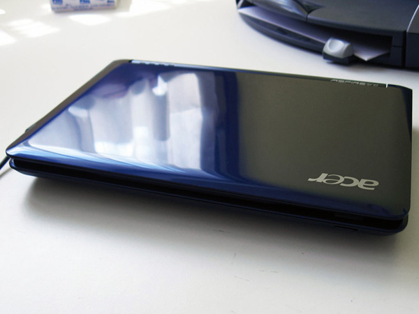 Lato anteriore del netbook Acer Aspire One