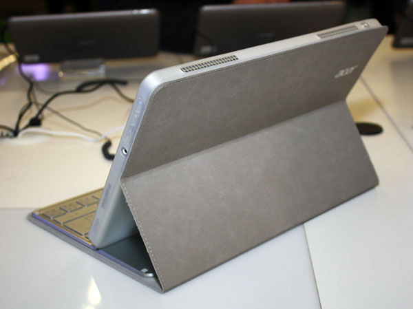Il design dell'Acer Aspire P3 non dovrebbe presentare differenze rispetto a quello dell'Acer Iconia W700