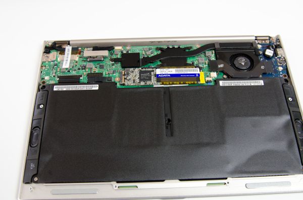 Asus UX21 ultrabook disassemblaggio