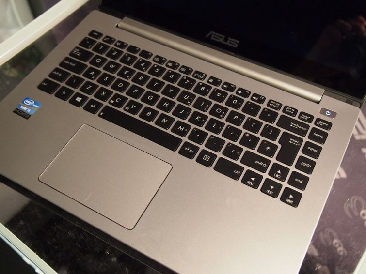 ASUS VivoBook S200 tastiera