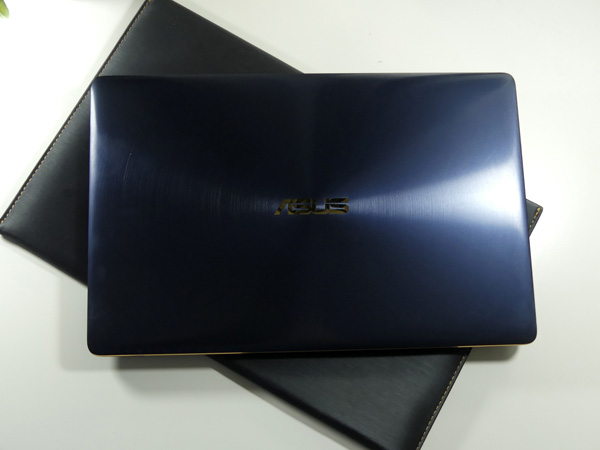 ASUS Zenbook 3 ha un telaio monoblocco in alluminio 6013