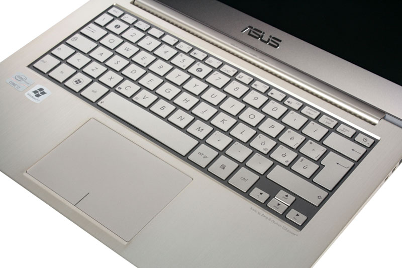 Anche la tastiera ad isola dell'ultrabook Asus Zenbook è in alluminio