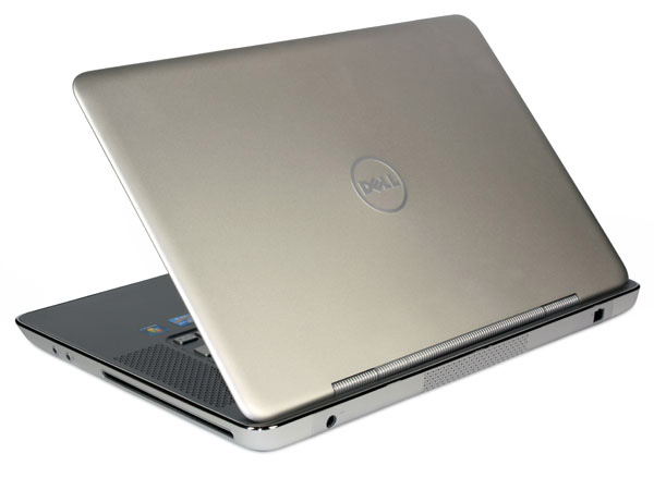 Il notebook multimediale Dell con il coperchio socchiuso