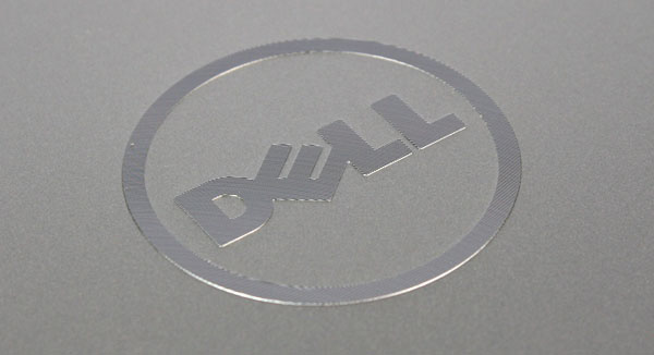 Logo Dell al centro della cover