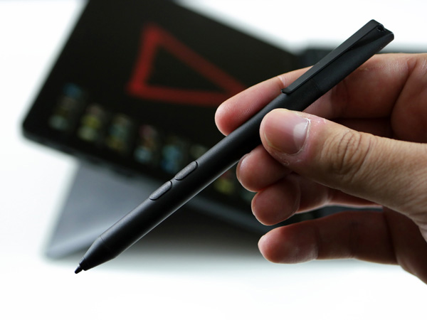 Inclusa nella confezione c'è una penna N-Trig ma Eve V supporta anche la Surface Pen