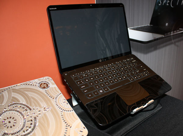 L'ultrabook HP Envy Spectre personalizzato da Marchesa con decorazioni e cristalli Swarovski