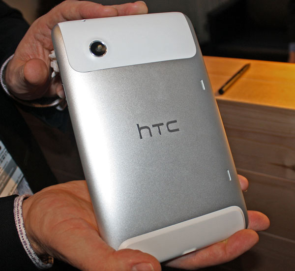 Cover unibody in alluminio del tablet HTC Flyer