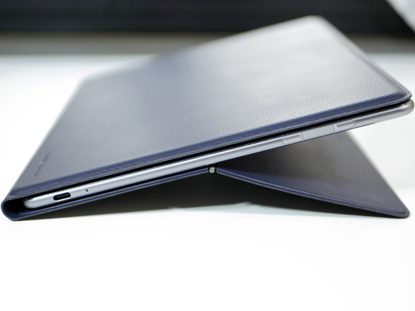 Huawei Matebook E è il primo tablet convertibile 2in1 con kickstand nella tastiera cover