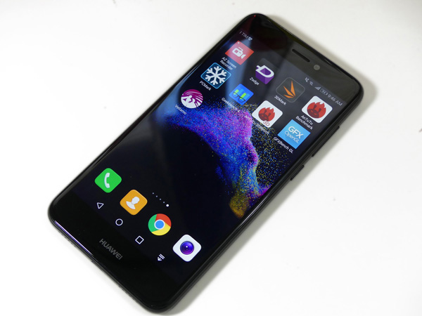Huawei P8 Lite 2017 ha uno schermo quasi imbattibile in termini di luminanza