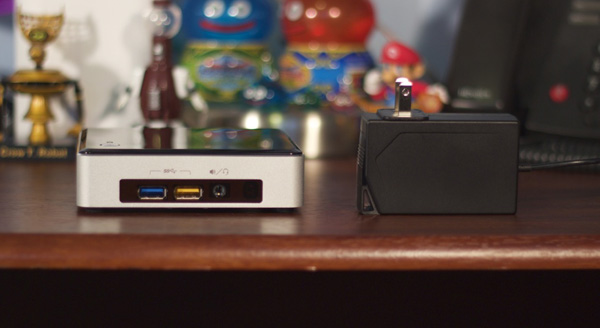 Intel NUC Slim con alimentatore