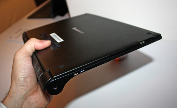 Lenovo Yoga Tablet 2 10 con Windows profilo