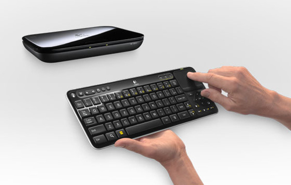 Kit Logitech Revue per Google TV: box e tastiera controller