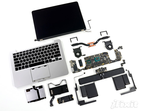 Macbook Pro 13 Retina disassemblato