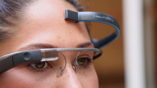 L'app MindRDR permette di far interagire la barra Neurosky con i Google Glass