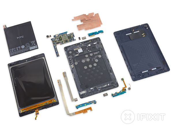 I componenti del Nexus 9 al termine del disassemblaggio