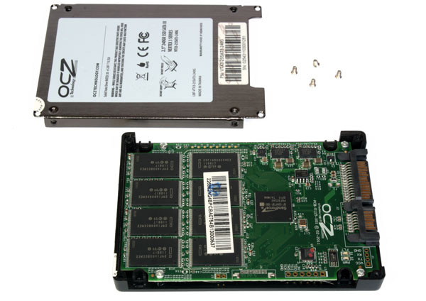 SSD OCZ Vertex 3 aperto: moduli di memoria e PCB
