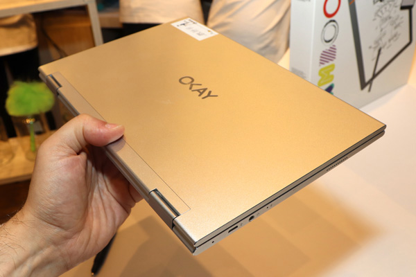 Okay S4 ha un telaio in alluminio di soli 1,26cm di spessore
