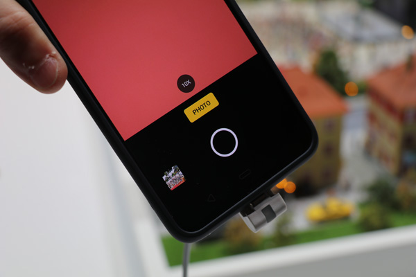 Smartphone OPPO con zoom 10x lossless 