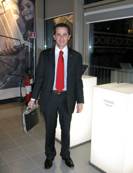 Luca Legnani con un Panasonic ToughBook CF-F8