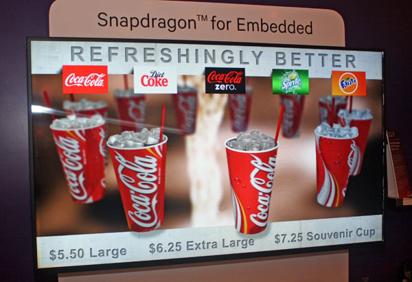 I bicchieri Coca-Cola prendono vita sullo schermo 4K Ultra-D