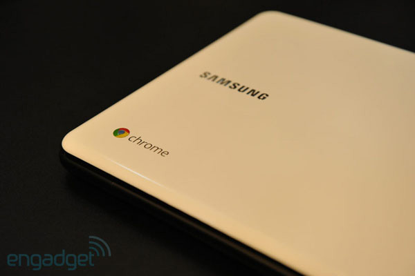 Cover bianca del Samsung serie 5