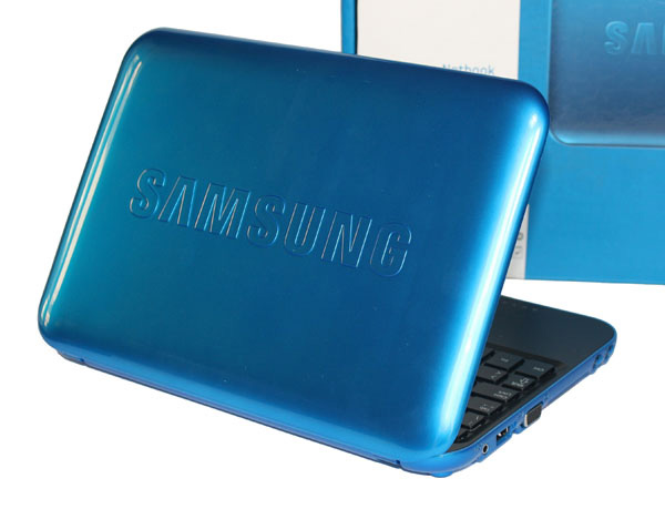 Design del netbook Samsung NS310_cover bombata e vernice metallizzata