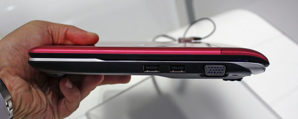 Samsung Serie 3 profilo destro