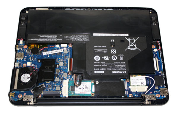 Componenti interni: SSD, modulo WiFi e batteria