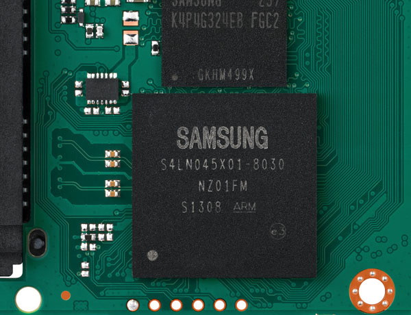 Il controller Samsung MEX MEX S4LN045X01-8030 è un processore ARM triple-core