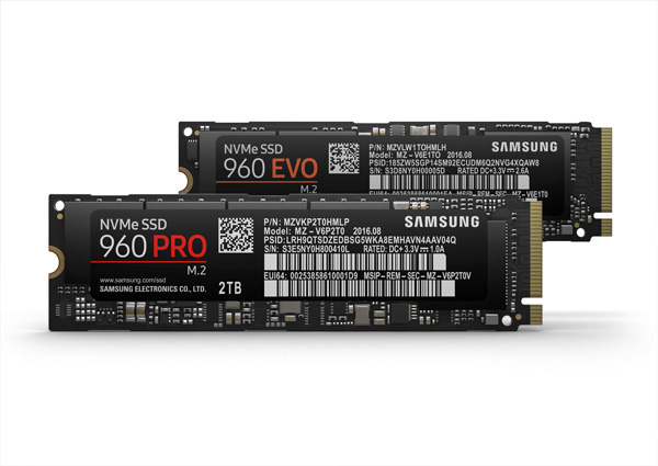 Samsung SSD 960 Pro in primo piano e Samsung SSD 960 Evo sul fondo