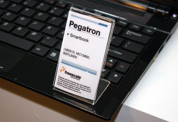 Cartellino dello smartbook Lenovo prodotto da Pegatron