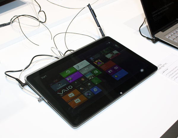 Sony VAIO Fit 13A multi-flip convertito in tablet