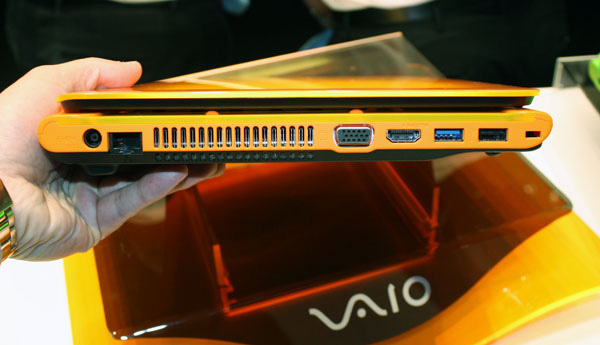 Sony Vaio arancio fluorescente interfacce