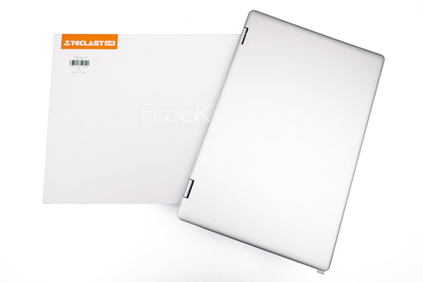 La confezione del notebook Teclast richiama quella dei Lenovo Yoga